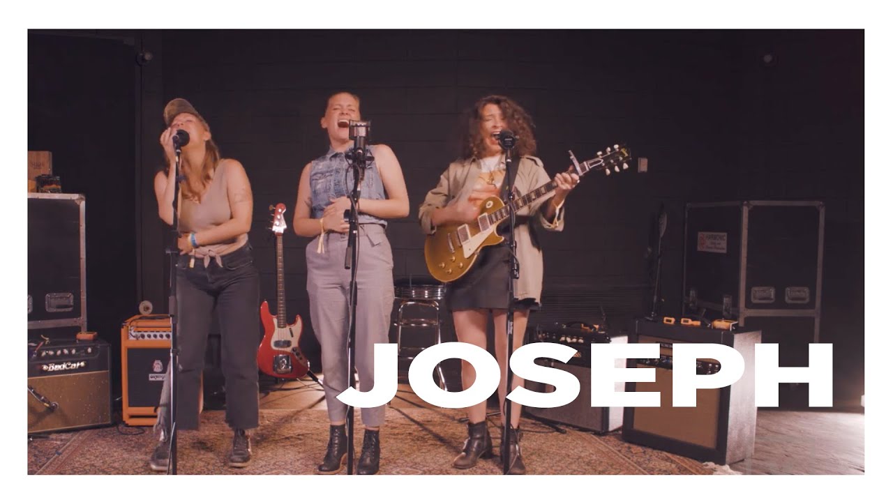 VS: Joseph Plays Hundred Ways & Sweet Dreams backstage at Moon River Festival (S2:E28)