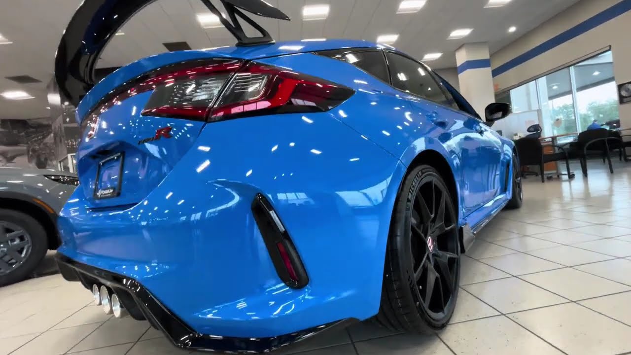 2025 HONDA CIVIC TYPE R - Pohanka Honda of Salisbury - Show Room Floor