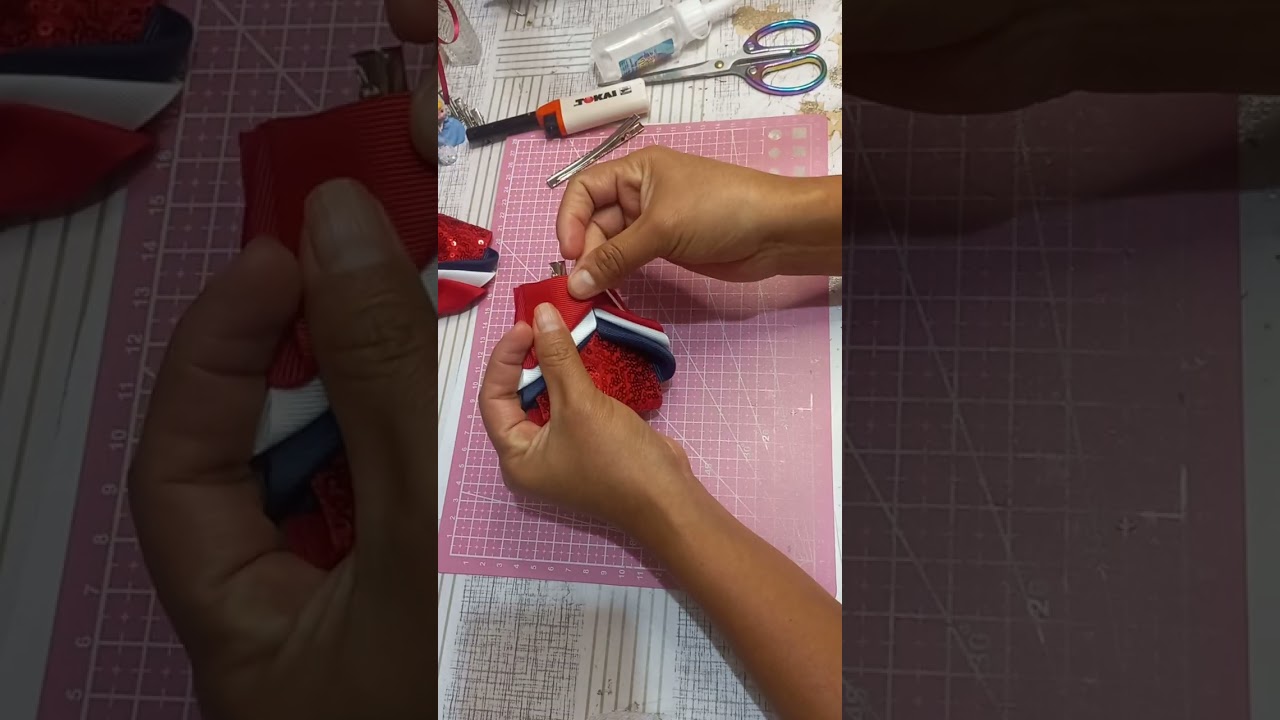 Moño escolar con listón de 4cm y lentejuela de 7.5 cm