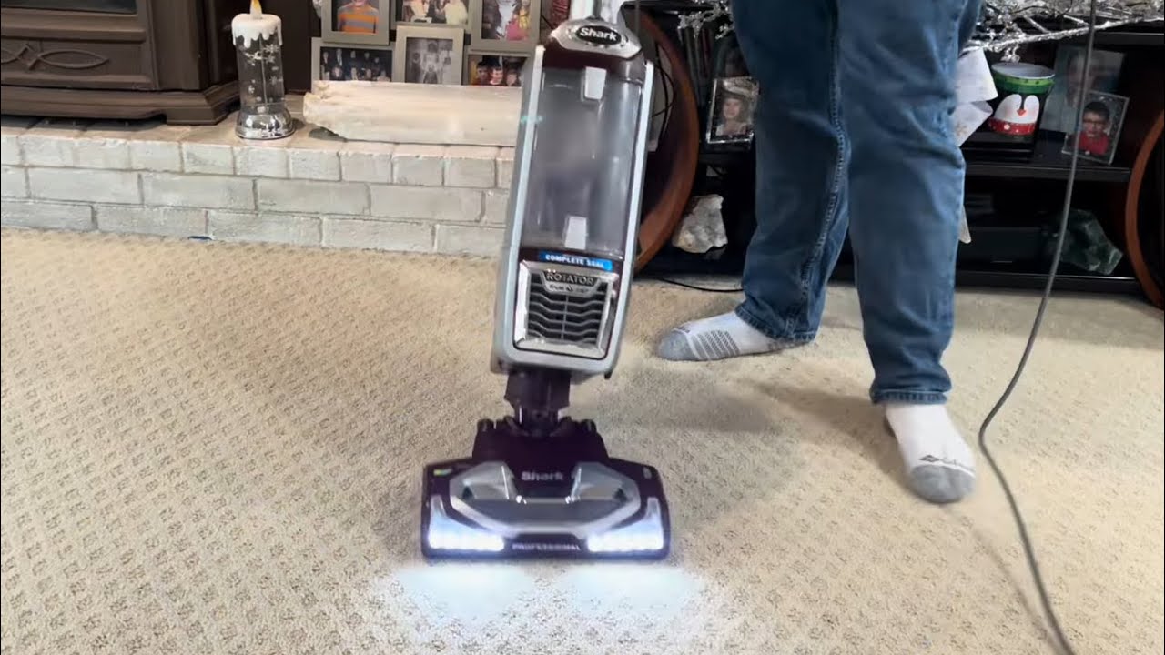 Shark Rotator Powered Lift Away NV752 Bagless Upright Vacuum Cleaner - Review & Demonstration