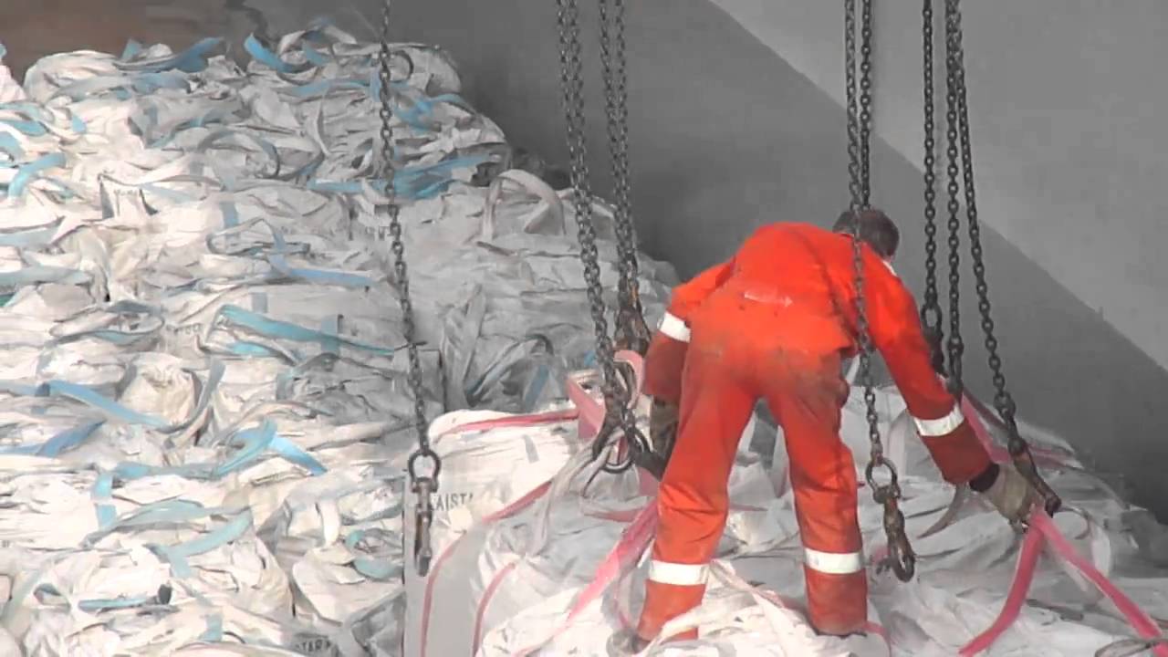 Big Bags laden in de Botlek