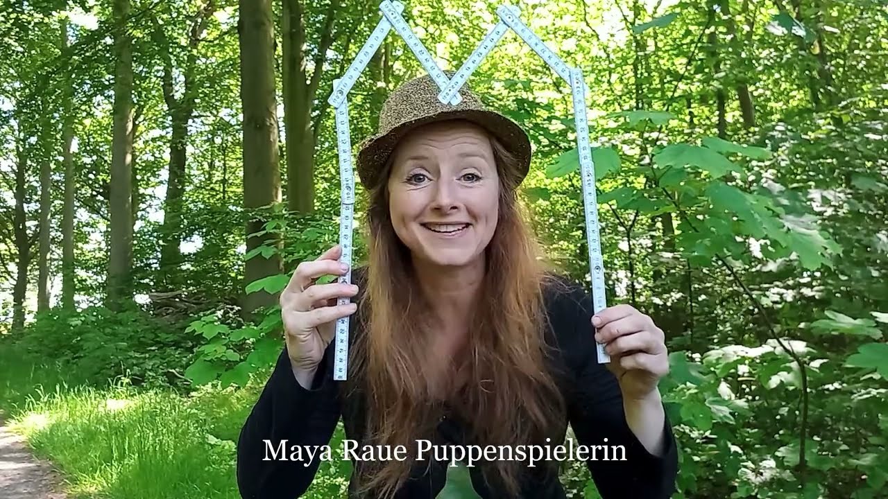 Ein M&auml;rchen mit einem Zollstock von Puppenspielerin Maya Raue auf d&auml;nisch