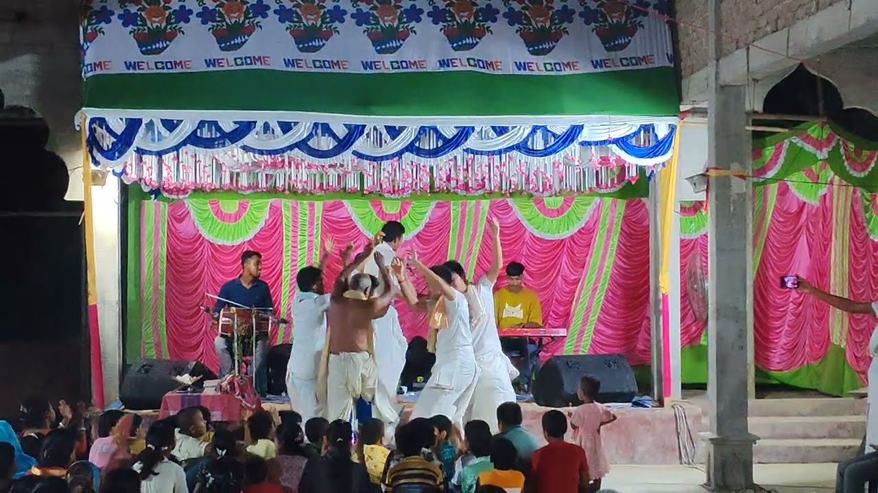Nache Gauranga, Bhaj Gauranga-  Sanjay Das is performing kirtan.