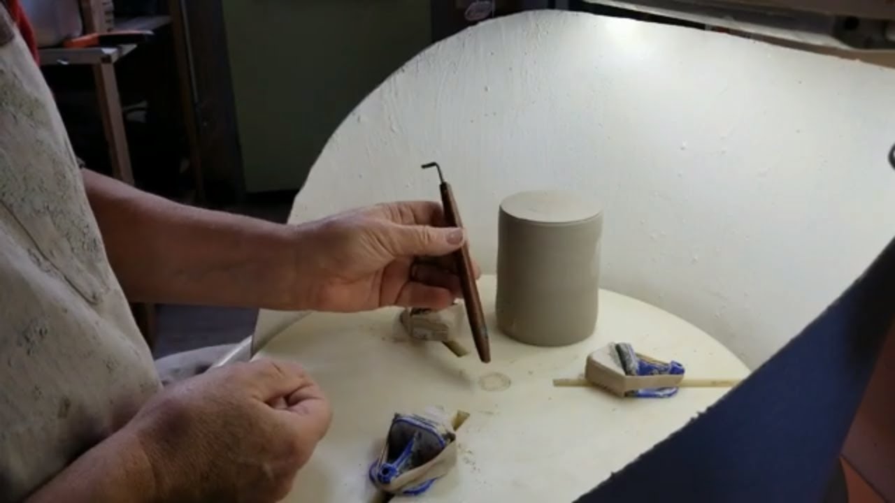 Le tournassage du fond d'une pièce avec un outil simple