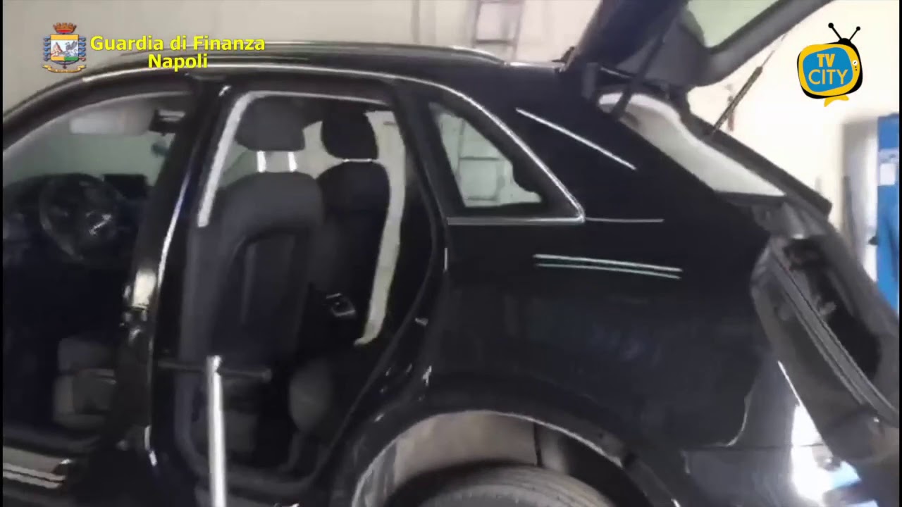 Rubavano e smontavano automobili a Napoli: smascherata banda - VIDEO