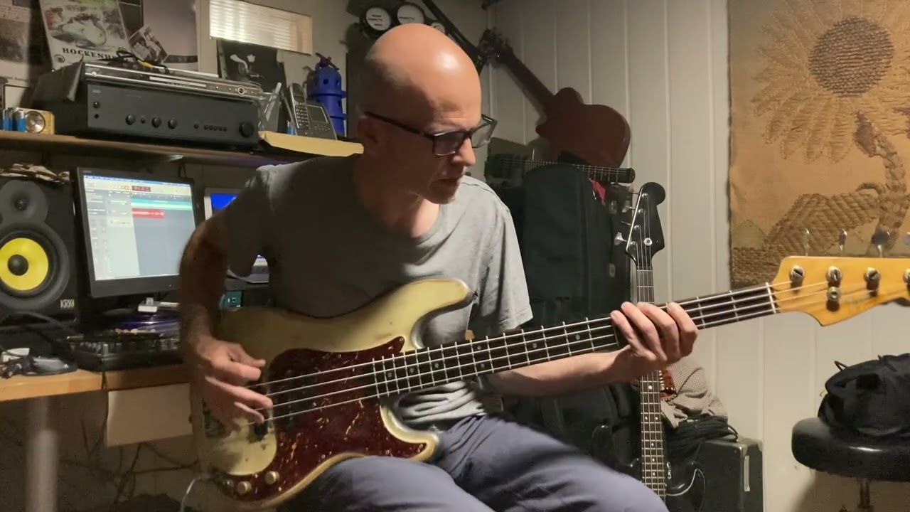 Squeeze - Pulling Mussels (from the Shell) Bass Cover John Bentley (Argybargy -1980)