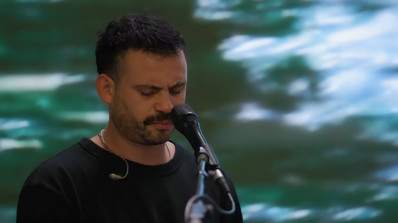 Al que era, es y ha de venir + Al Rey + Tuyo es el reino • UPPERROOM en español