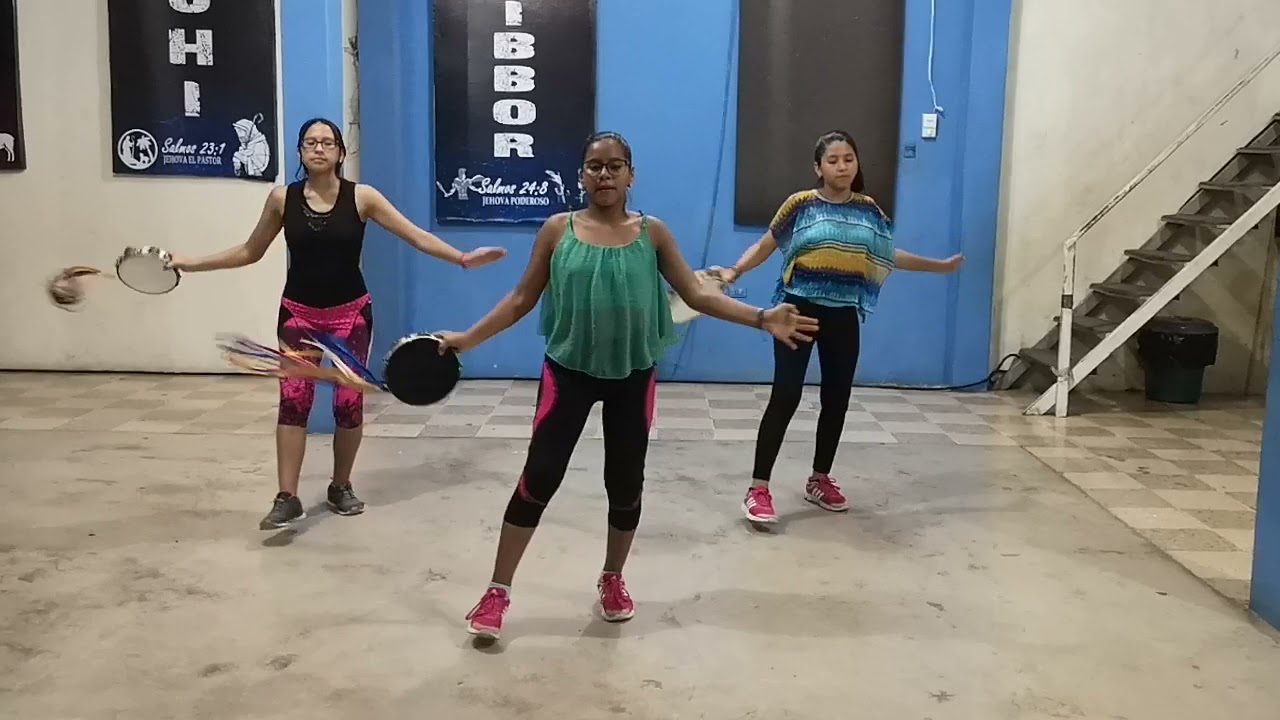 Huele a Victoria con pandero danza YHWH
