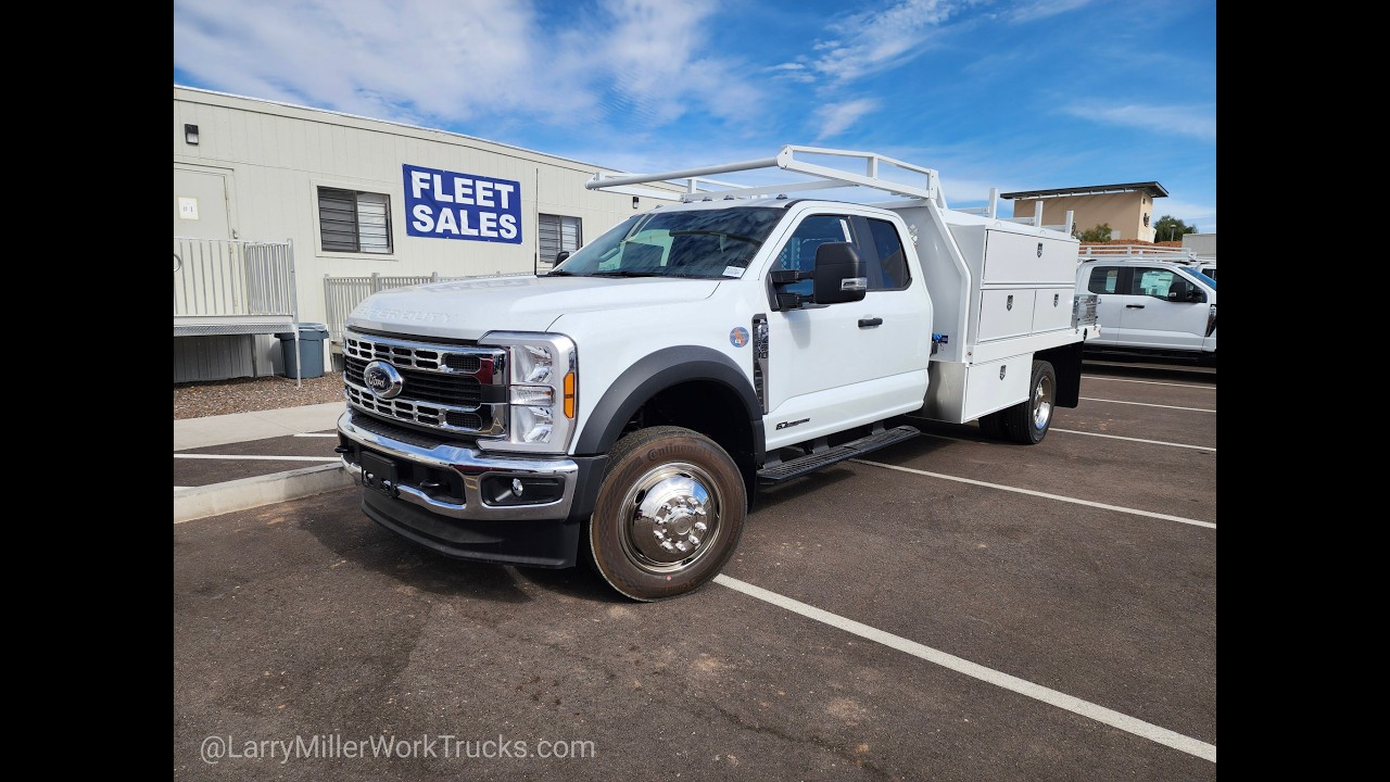 MFD260482 X4G 2WD Diesel 12'Harbor Contractor Body  01