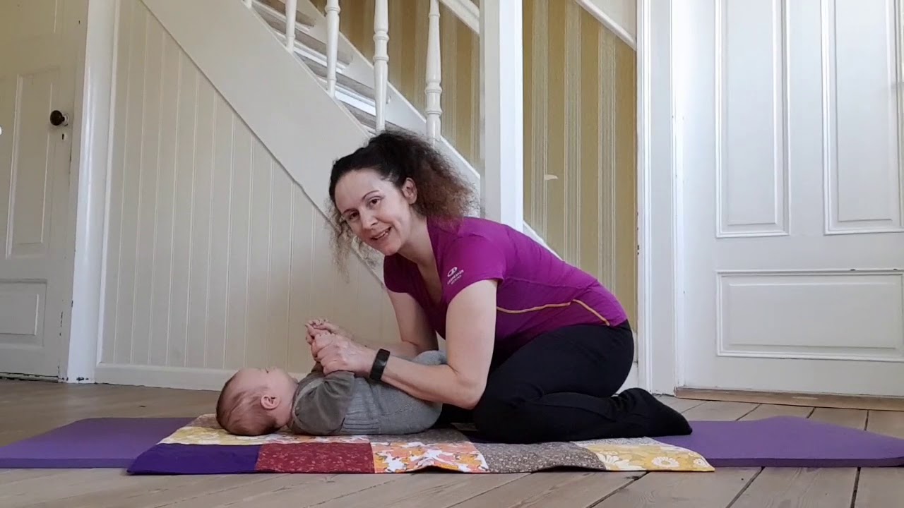 Hvornår må det lille barn sidde, og hvad gør jeg for at undgå, at det vil sidde for tidligt?