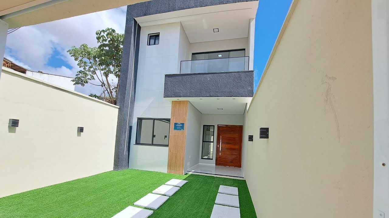Casa com 04 quartos, sendo 03 suítes á venda no bairro Maraponga.