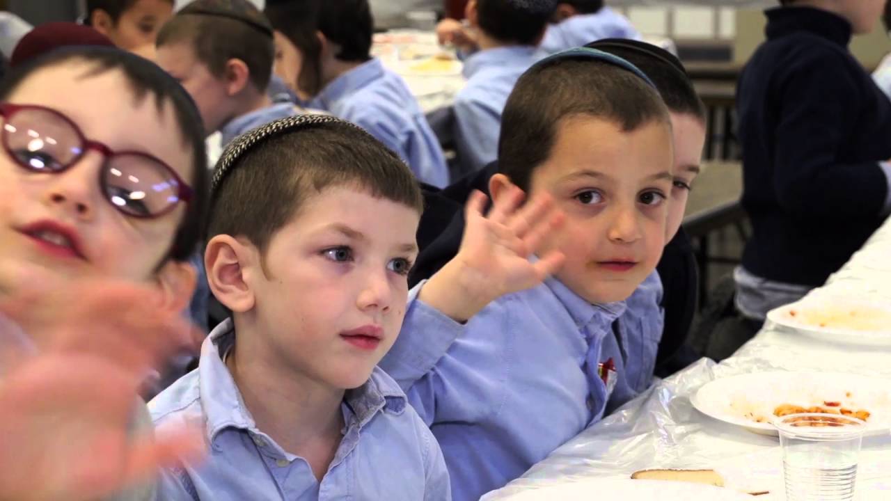 A Day in Lubavitch Yeshiva