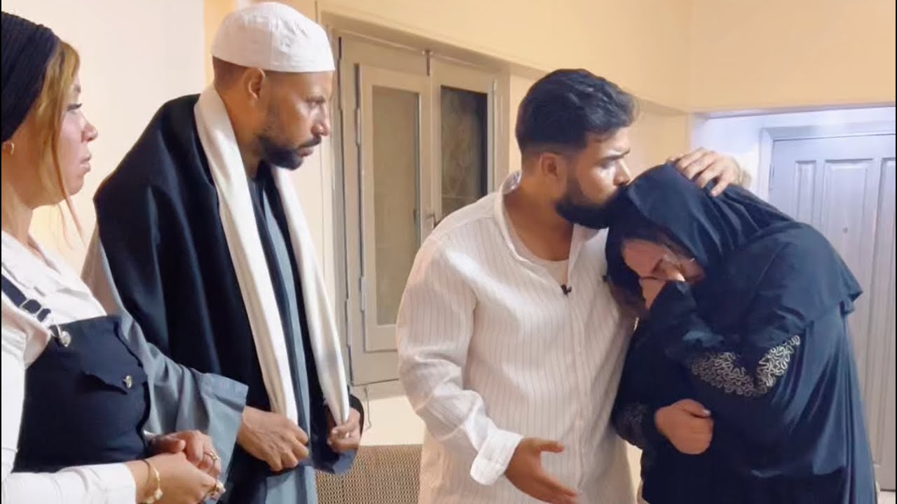 راح يخطب بنت مليونير معاه فى الجامعه واكتشف ان امه الشغاله وأتوقع ان ابوها مش موافق بسبب شغل امه