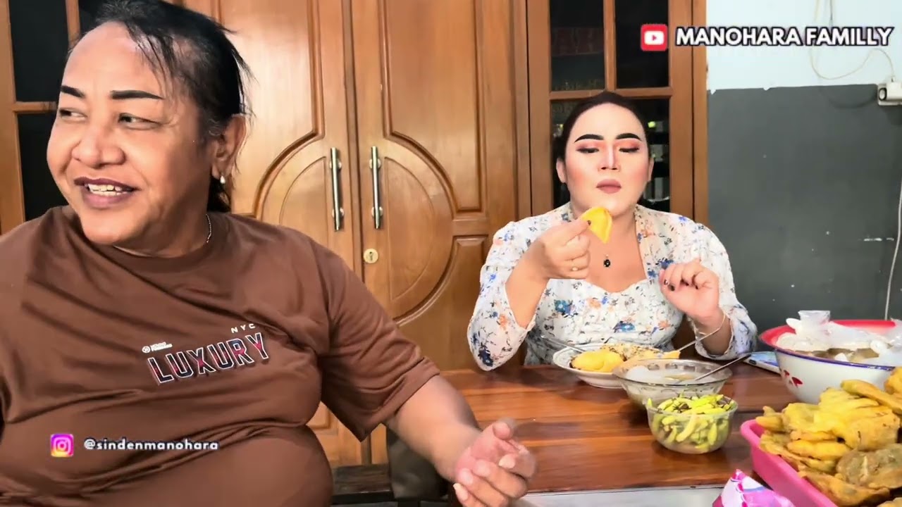 HABIS MAKE UP NGERJAIN MBOK DOLIK DI WARUNG 🤣