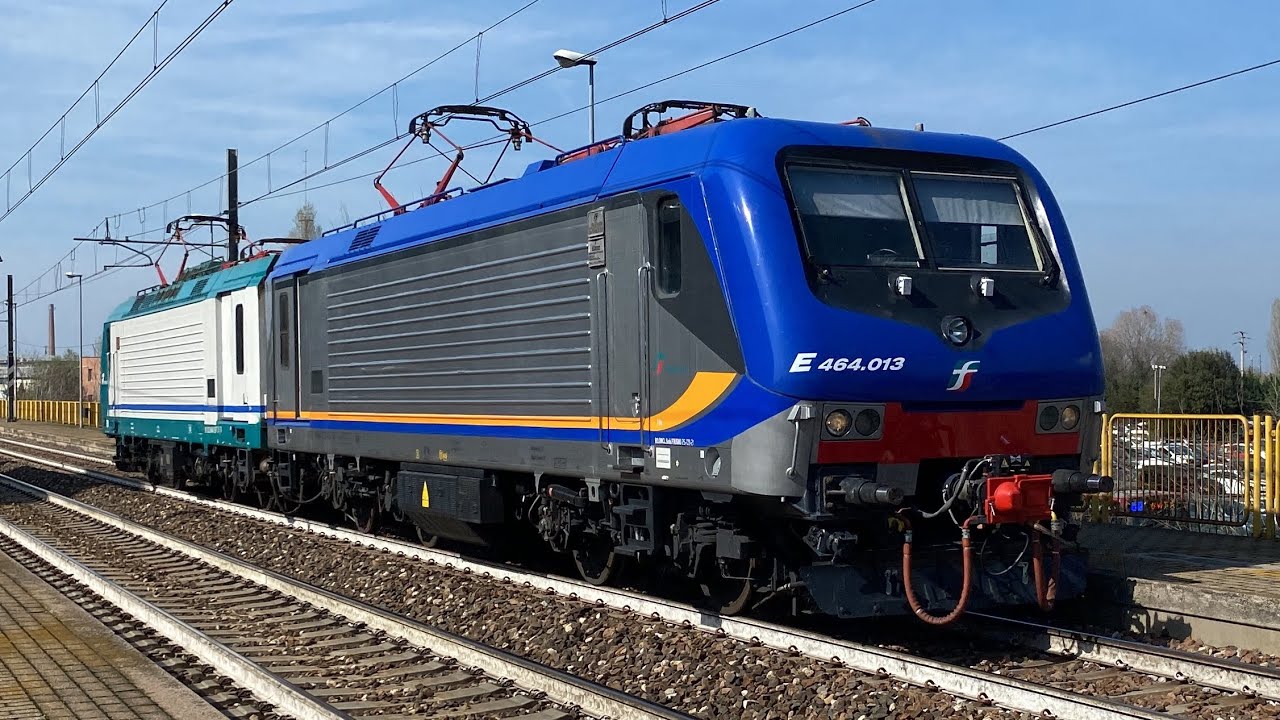 TRENI MERCI VARIEGATI in transito alla stazione di Bologna Fiere!