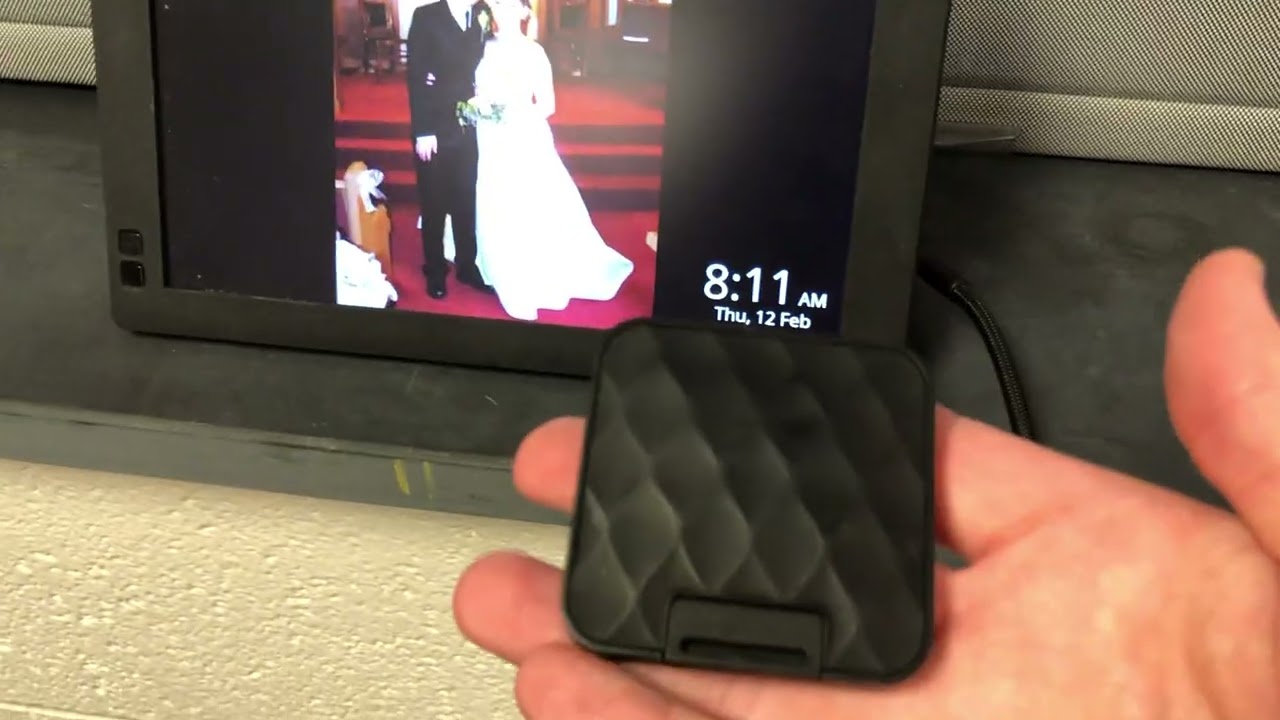 The PERFECT gift for Grandparents! Digital Photos Made Easy! (Nixplay 10.1