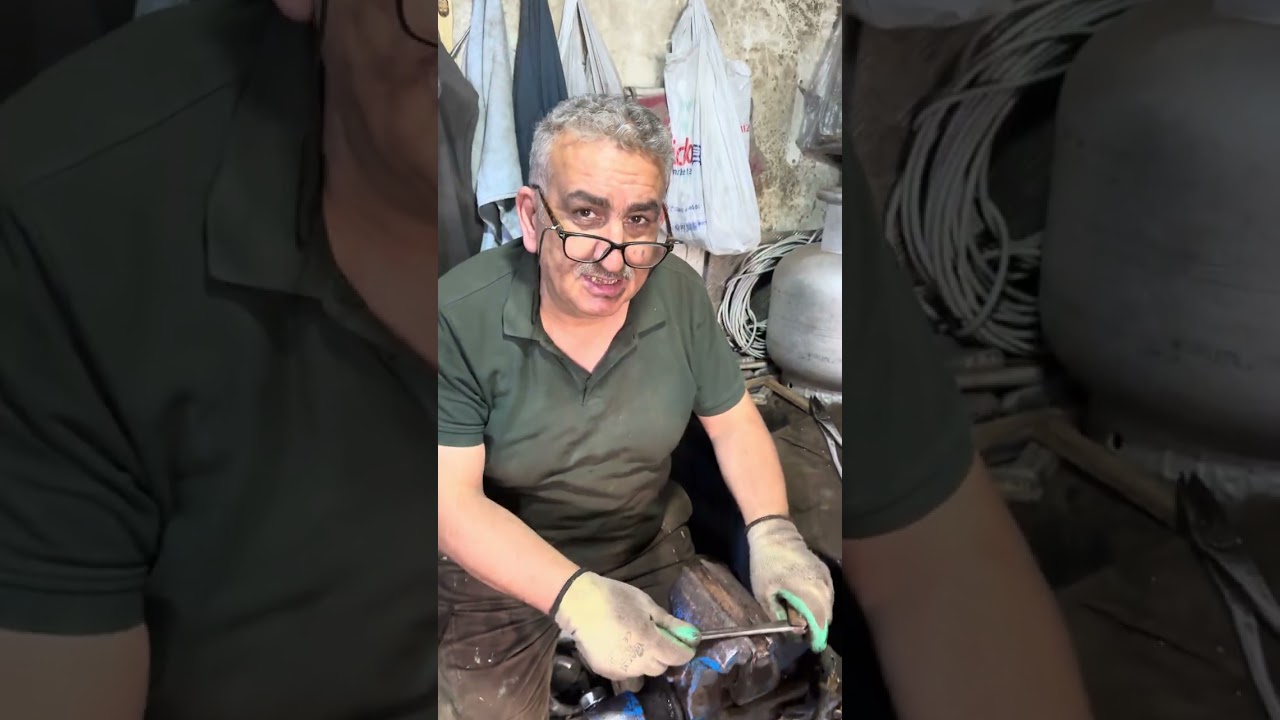 Bıçakçı Hasan Ustamız Manda Boynuzundan Çakı Yapıyor ( Manda boynuzu doğrultma şekil verme işlemi) 