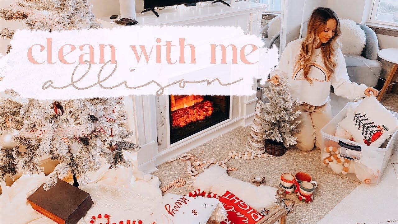 CLEAN WITH ME | Taking down + organizing Christmas decor! ✨