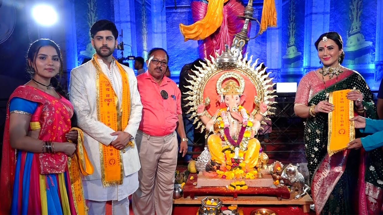Zee Tv Show Vasudha Cast Nausheen Ali Sardar,Priya Thakur & Abhishek Sharma Perform Maha Aarti
