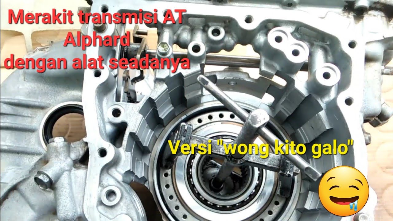 Merakit transmisi matic Alphard.