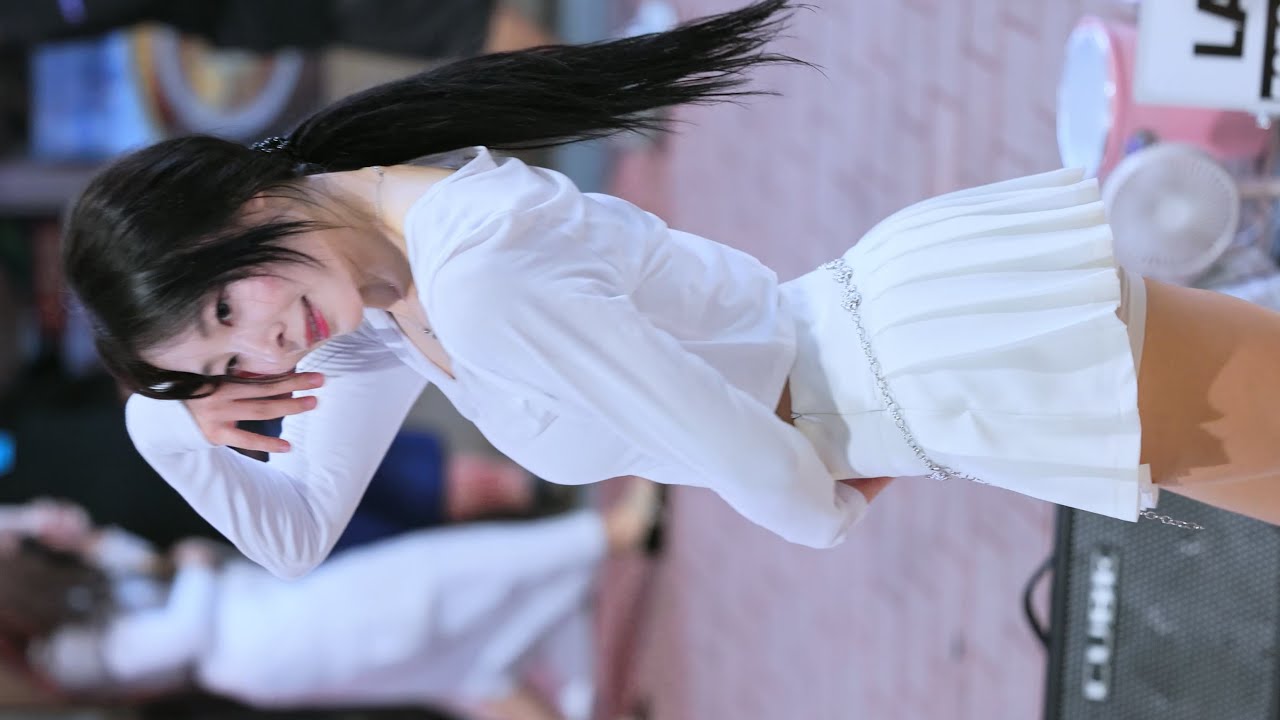 시온 [ ILLIT (아일릿) '빌려온 고양이' ] (20250823) #레이디비 #ladyb #쭌자카