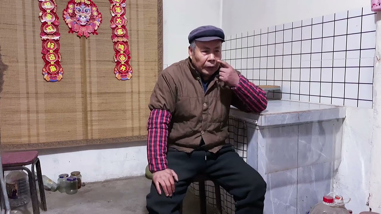零下十几度的东北农村，土炉子烧到半夜12点不管用，要把大叔冷哭了