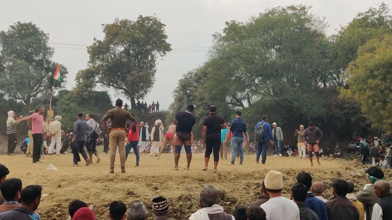 Мощная борьба – борцы поражают публику. Barauli Dangal 2026