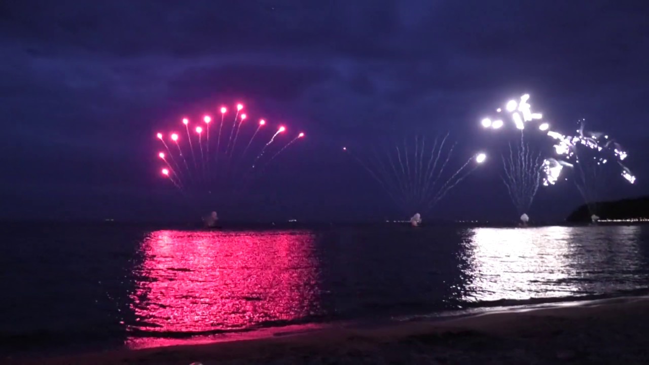 Aerobaltic 2019 Airshow  Gdynia.  Pokaz nocny na plaży.