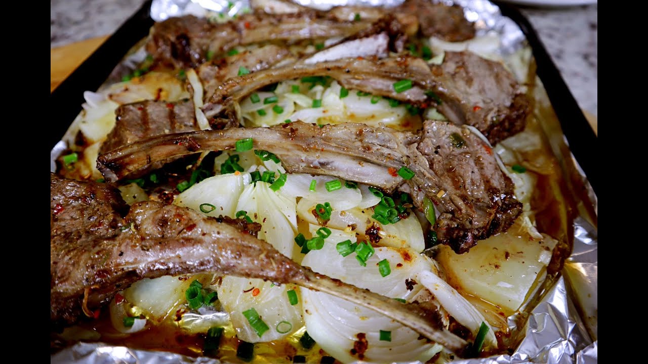 烤羊排  -----肉嫩多汁,  配土豆洋葱，好吃的停不下来  Tender & Juicy Lamb Chops