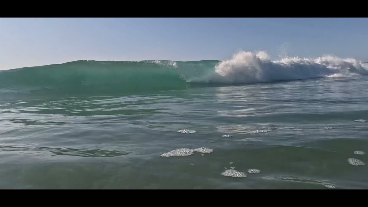 Surfing perfect 3 foot waves