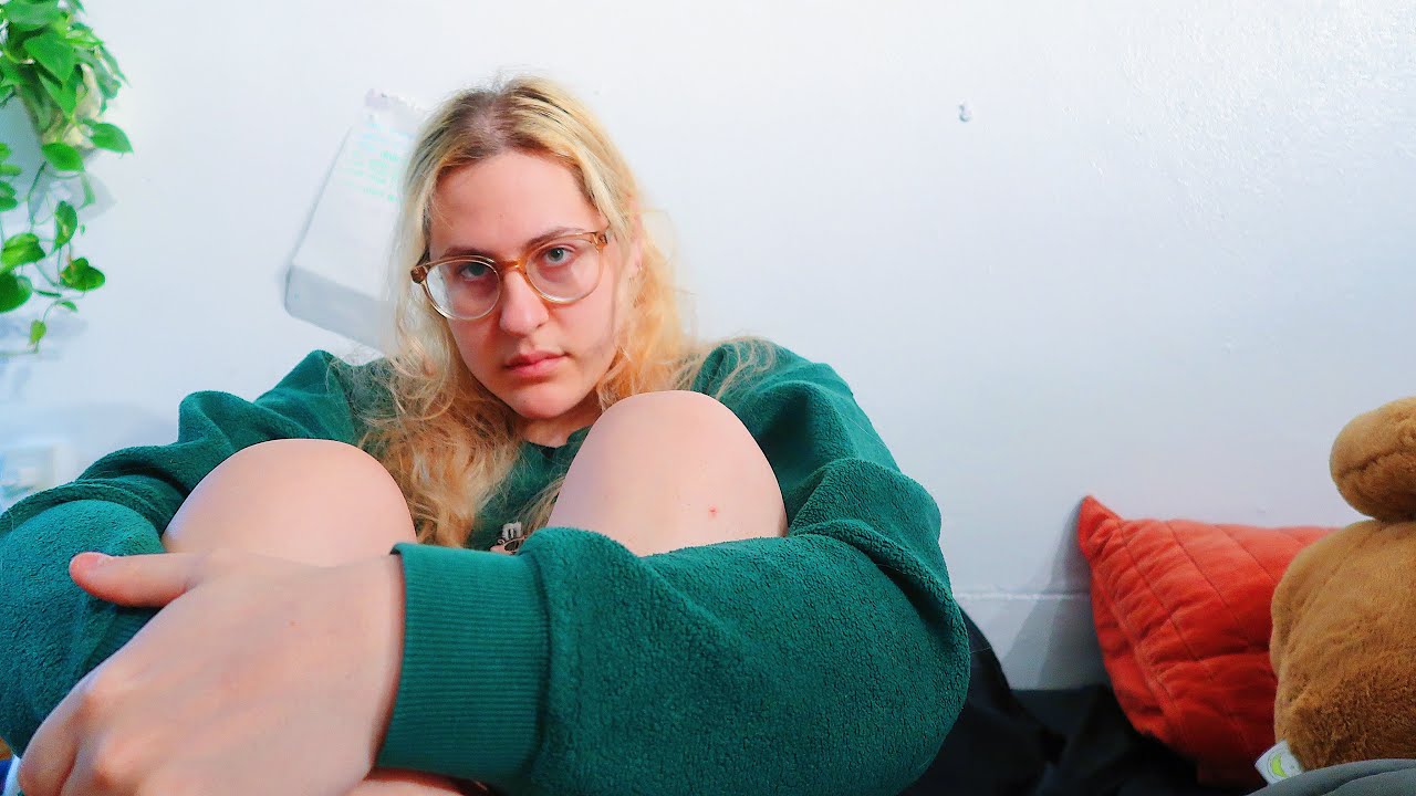 cleaning my disgusting room, happy vlogmas