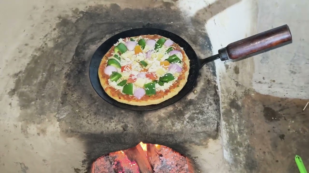 चूल्हे पर बना तबा एवं कढ़ाई पर बना पिज़्ज़ा बिना ओवन के | Dominos burst pizza no yeast oven 
