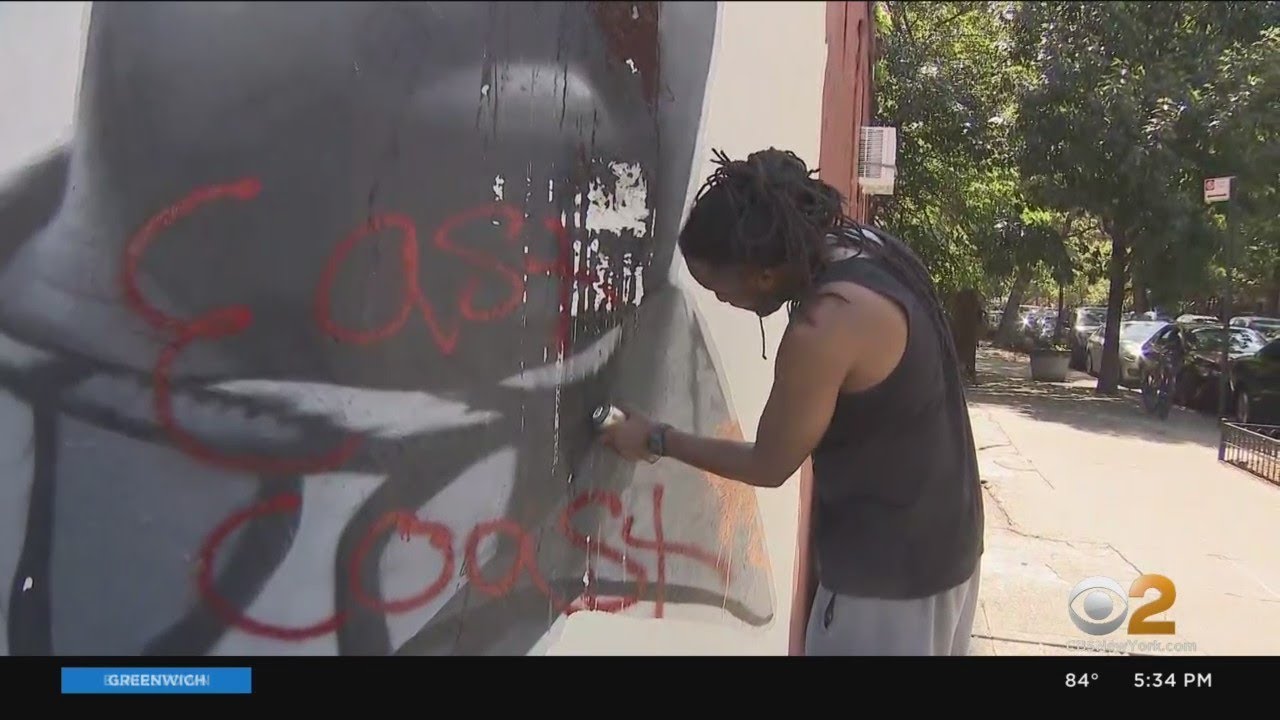 Artist repairs vandalized Biggie Smalls mural in Brooklyn