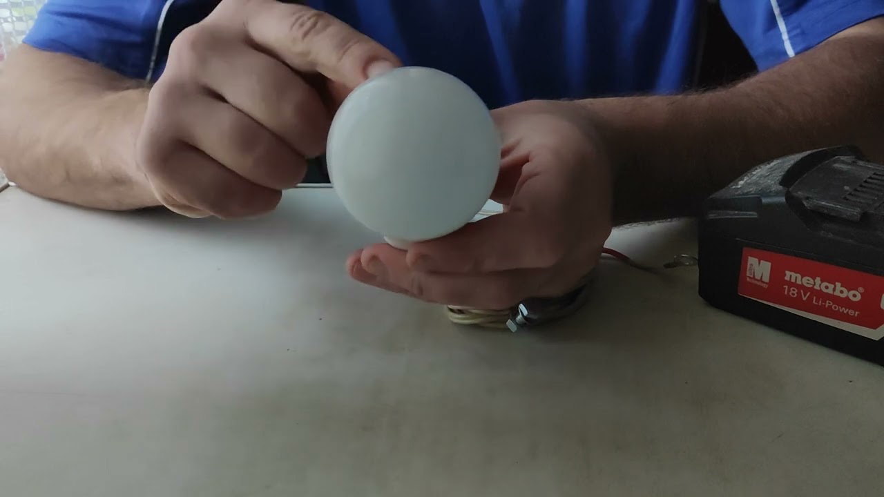 Led-лампочка+акумулятор для шуруповерта= АЛЬТЕРНАТИВА СВІЧЦІ ;)