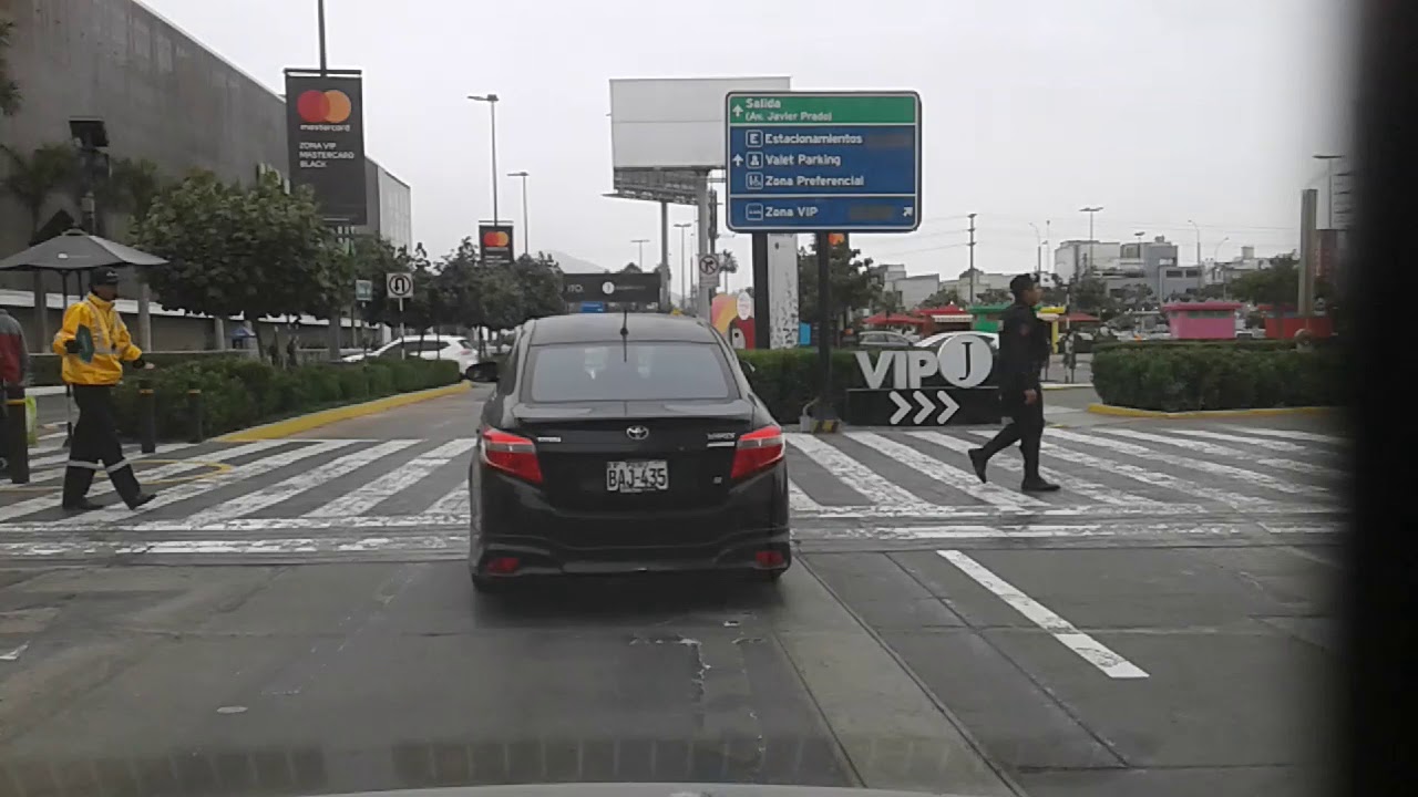 Ingresando Estacionamiento Sodimac Jockey Plaza
