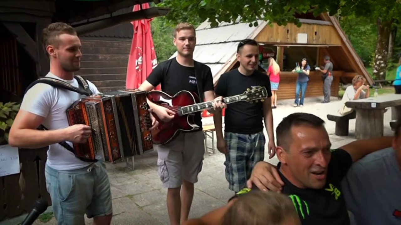 04   PETJE MED PUBLIKO