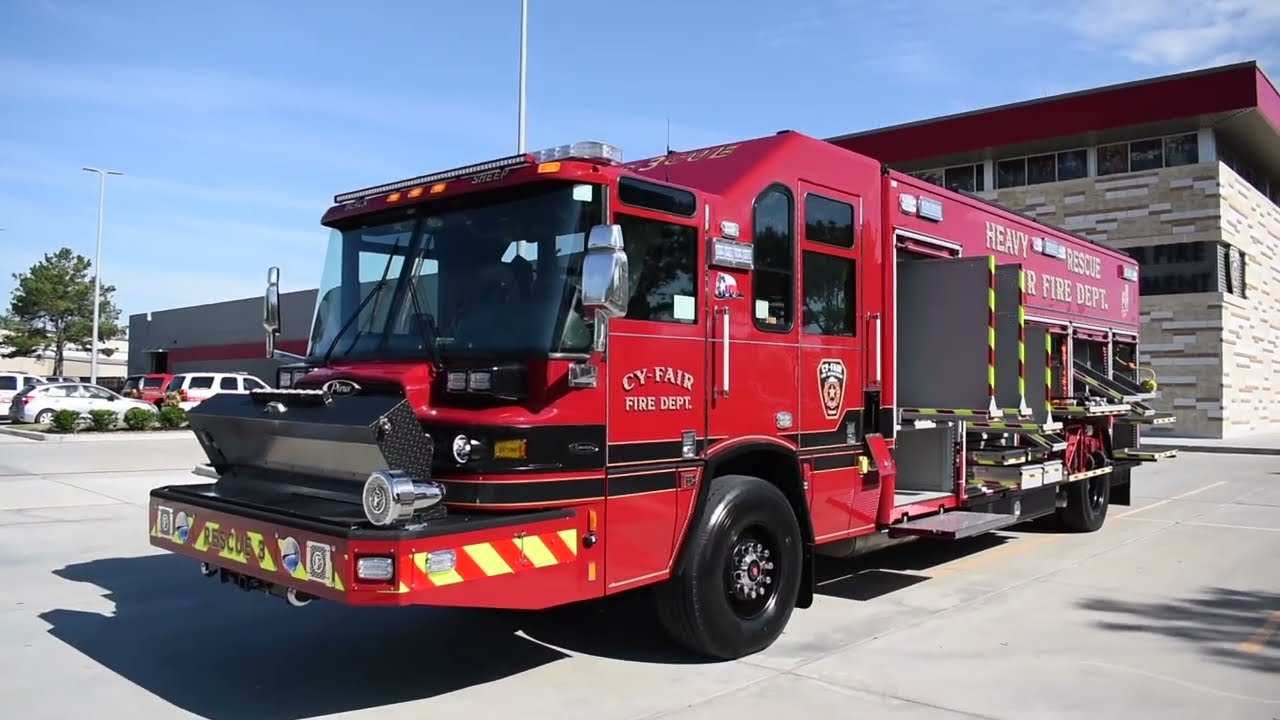 Truck Walk-Around: Cy-Fair's Pierce Quantum Heavy Rescues