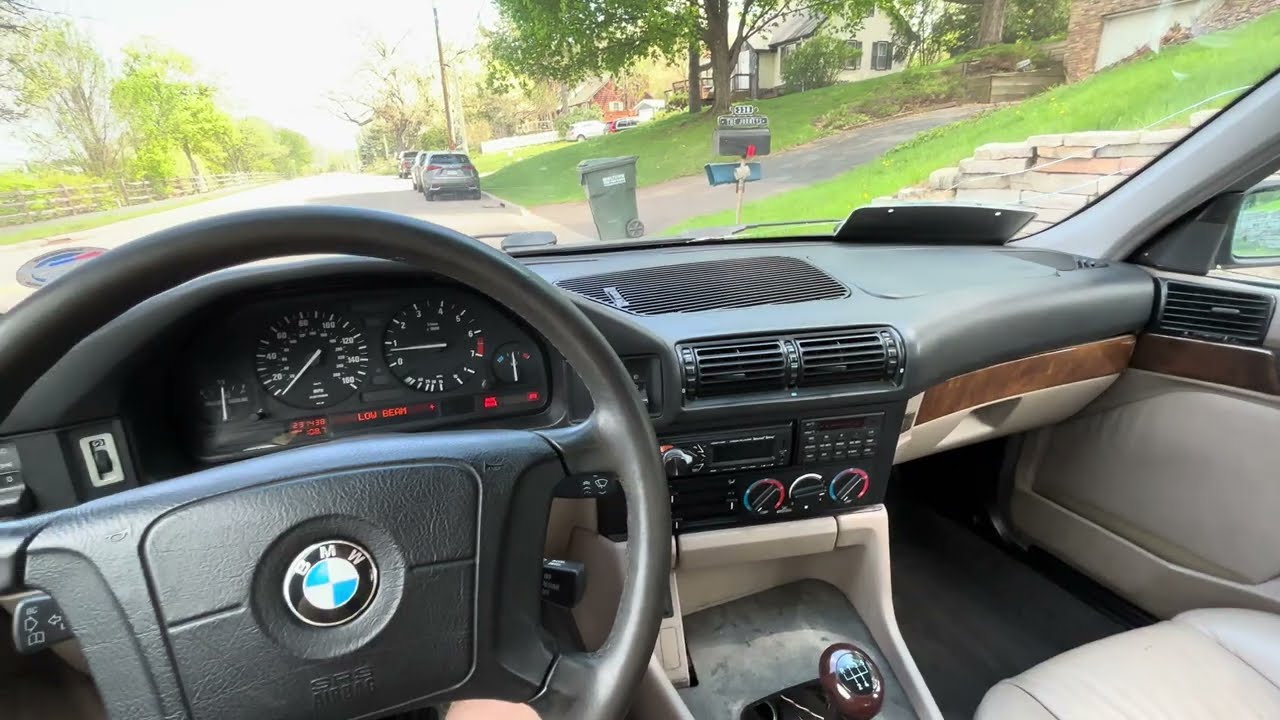 E34 525 driving and walking around