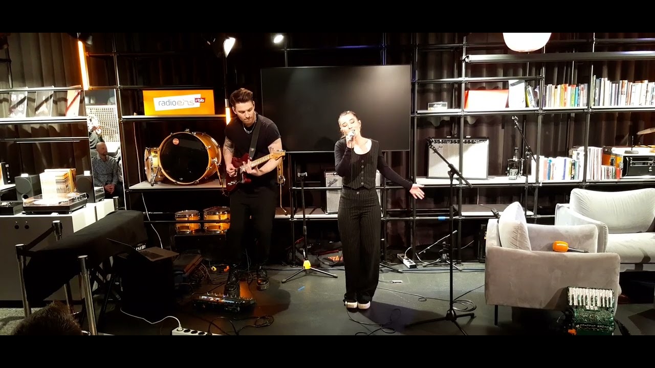 Marie Bothmer - Swimmingpool - im Studioeins von radioeins im BikiniHaus am Zoo Berlin 13.1.2023