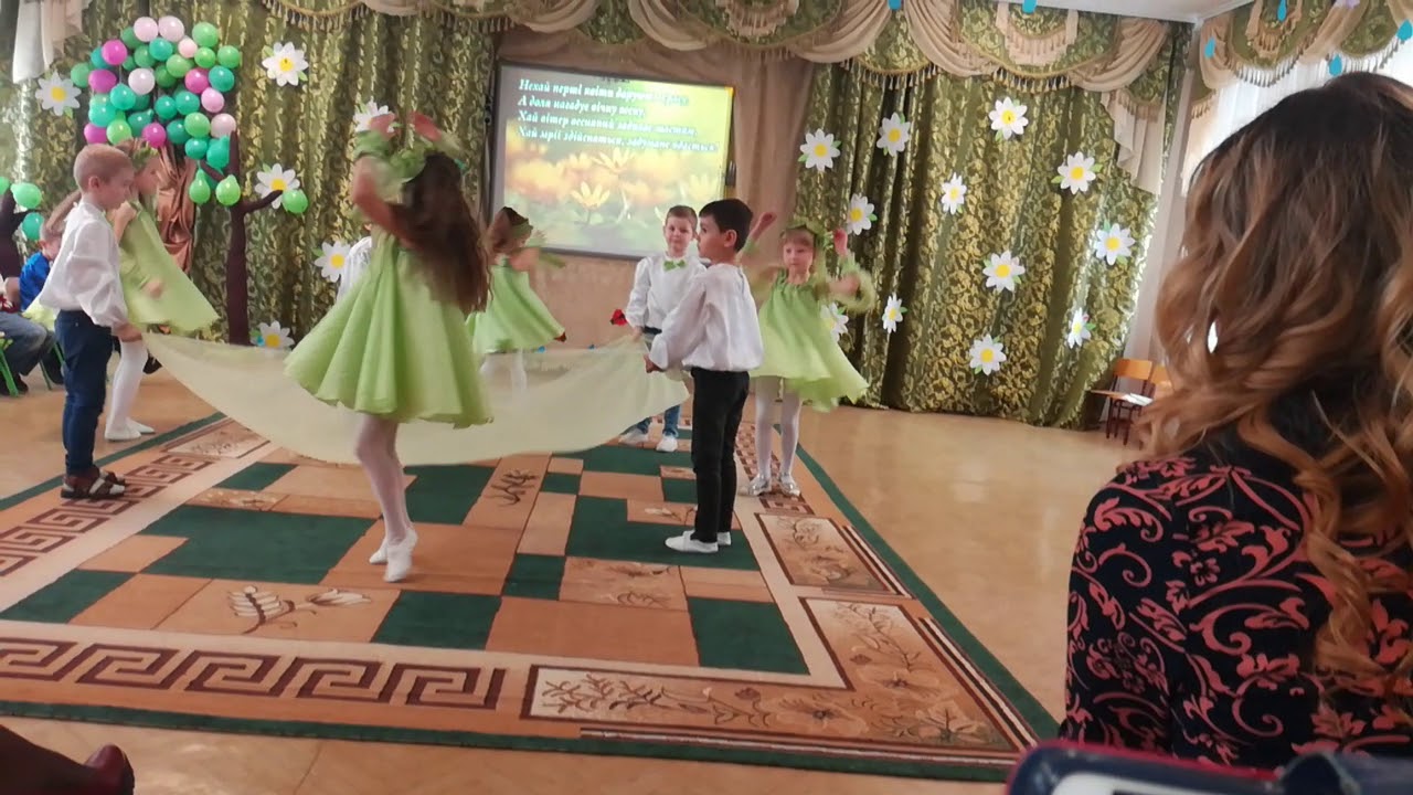 Ніжний танець для мам на 8 березня