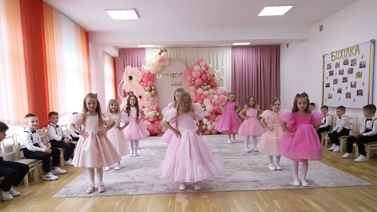 Танець дівчат