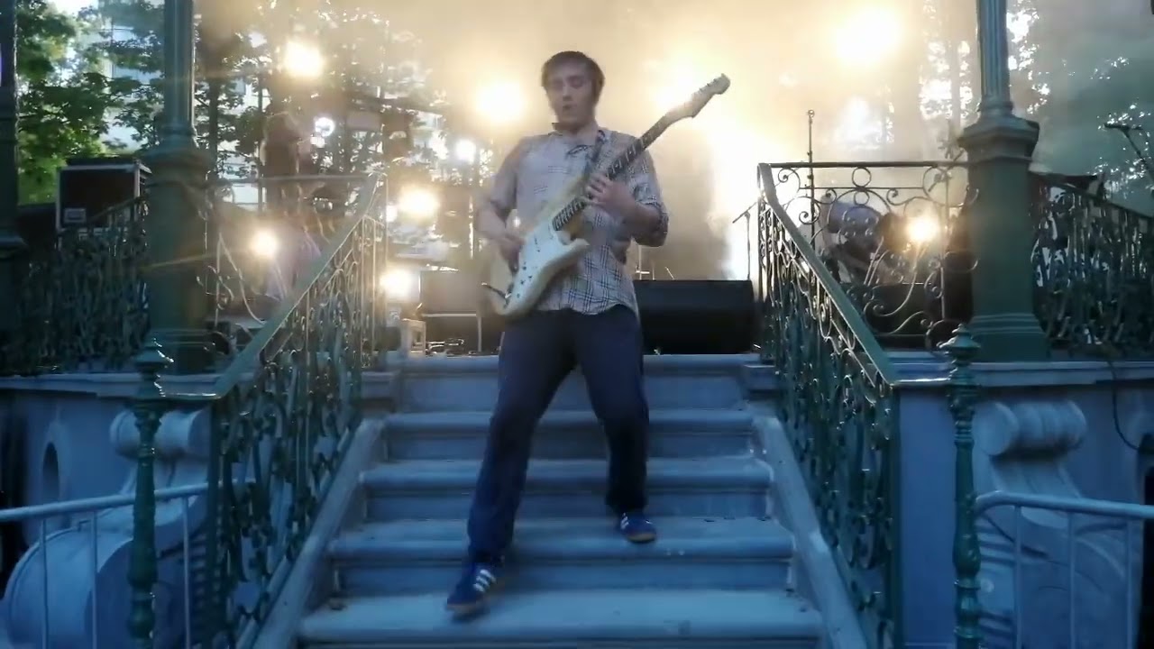 Laurie Wright - West End Lover (live @ Debut French gig in Bethune supporting Tankus The Henge)