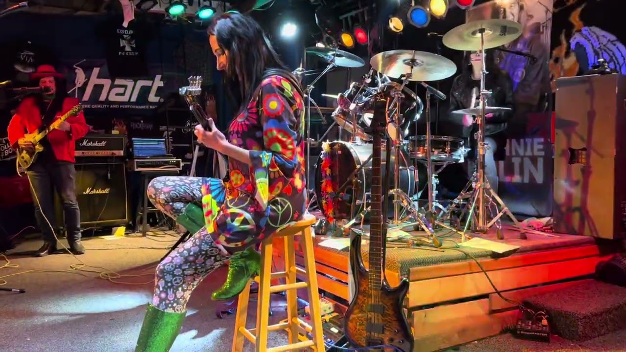 Deano & the Glam Dolls
