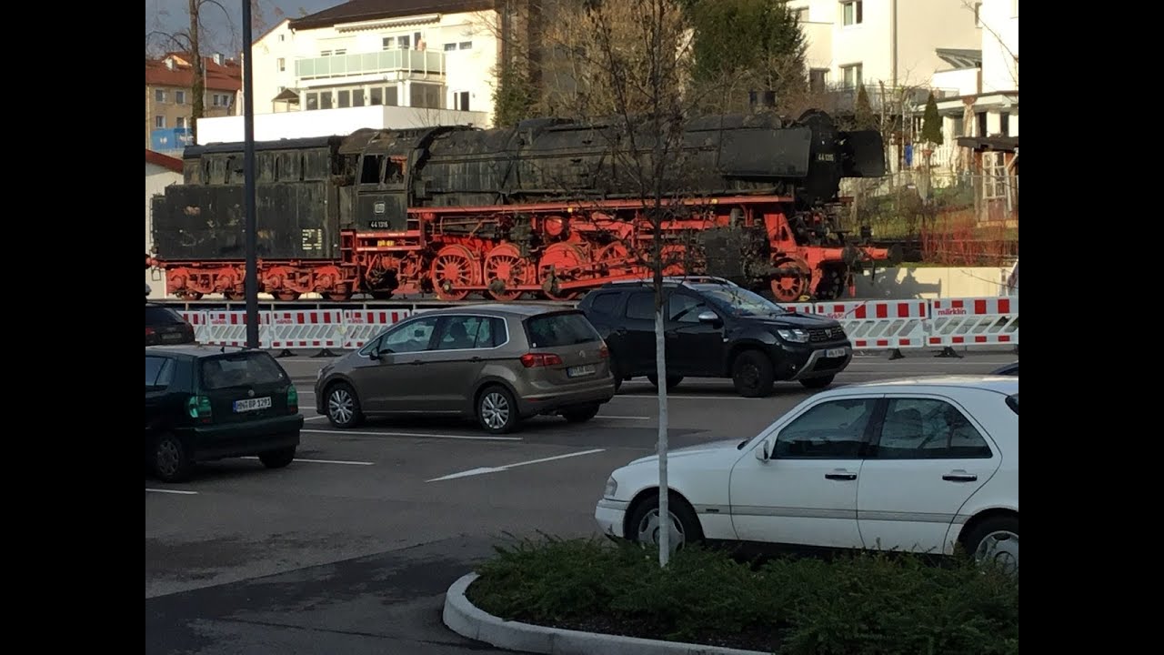 Die Dampflok BR 44 1315 bei Märklin  in Göppingen auf dem Sockel Stet