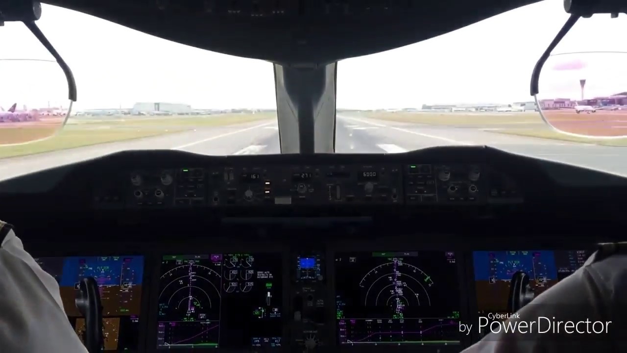 Boeing 787-900 Cockpit Takeoff/Landing