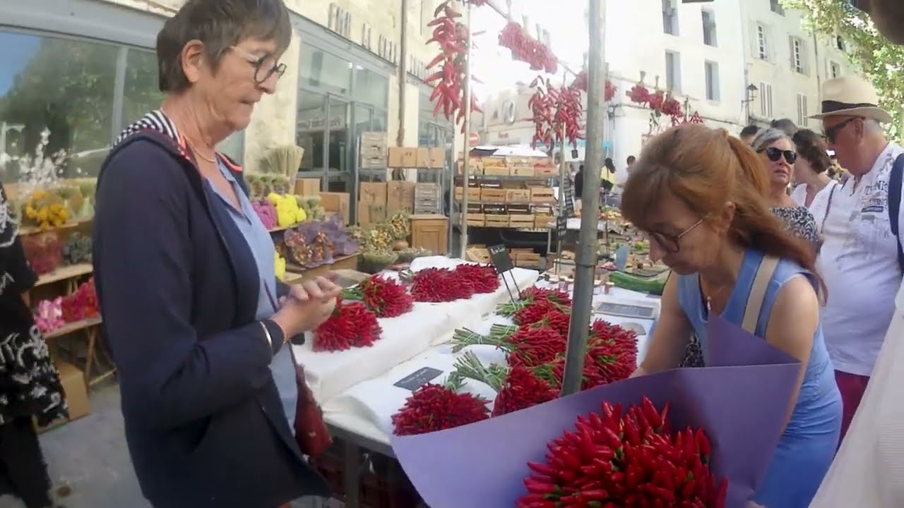 Marché de l'Isle sur la Sorgue dimanche 11 septembre 2022 jours jeudi et dimanche toute l'année.