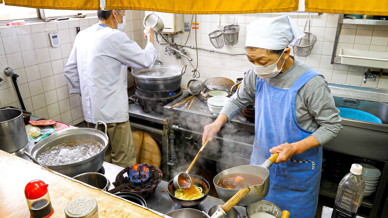 классический ресторан соба с удивительным персоналом | Часы пиковой нагрузки, похожие на войну