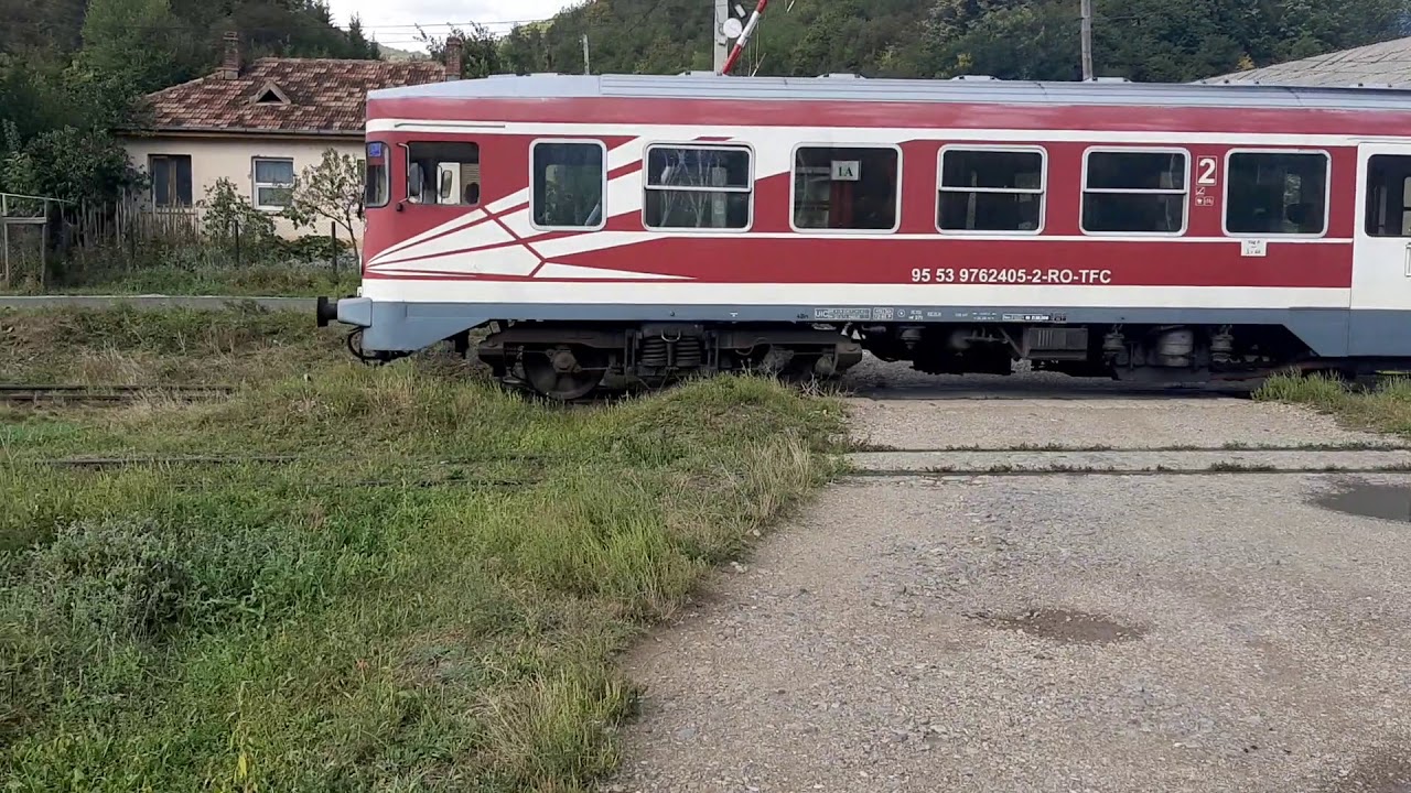 VT 624 2405-2406 pleacă de la Nehoiașu spre Buzău.