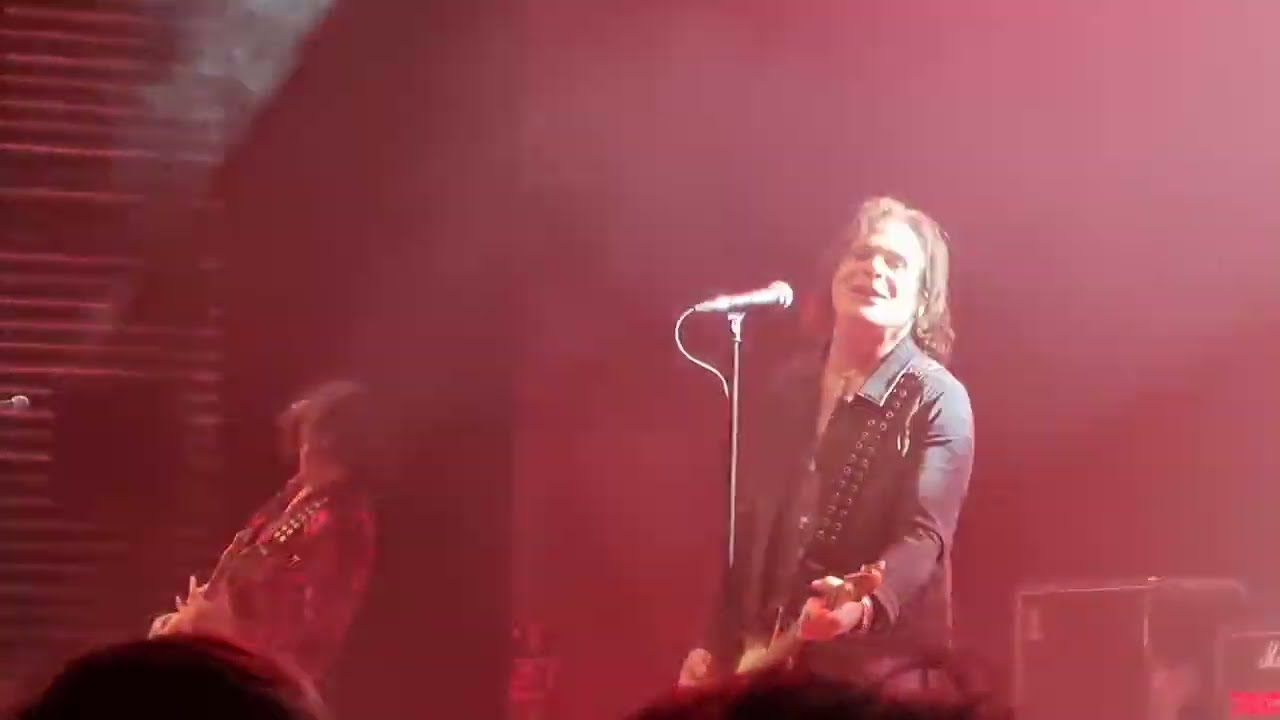 hungry - mike tramp  -  White Lion -  åbning Amager bio -  København  - dec 23