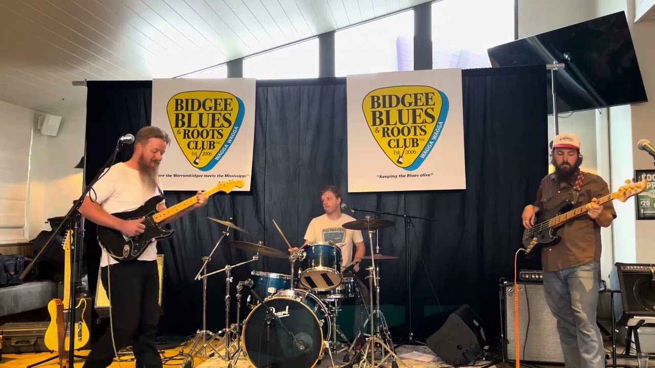 Lowline performing at the Bidgee Blues Club